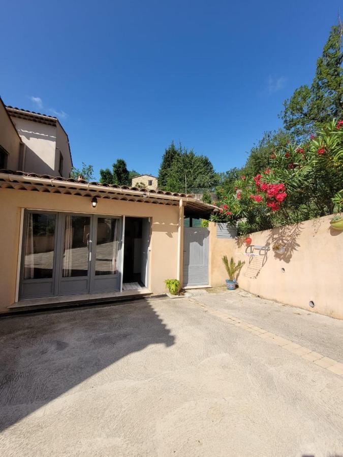 Studio Calme Et Agreable Avec Acces Jardin Partage Le Bar-sur-Loup Exterior foto